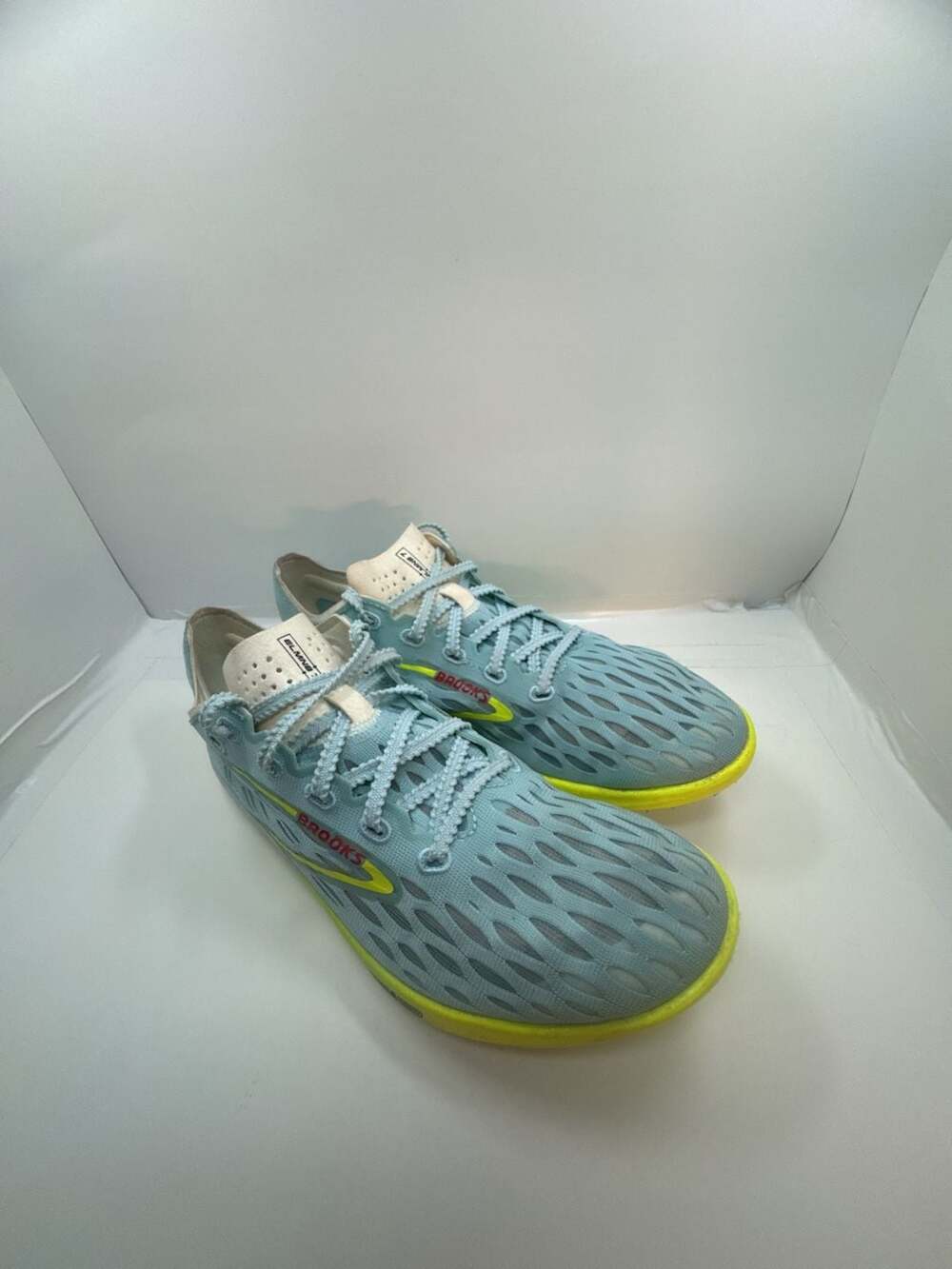 Brooks ELMN8 7 Women’s Track Field Cross Country Spike Traction Running Shoes